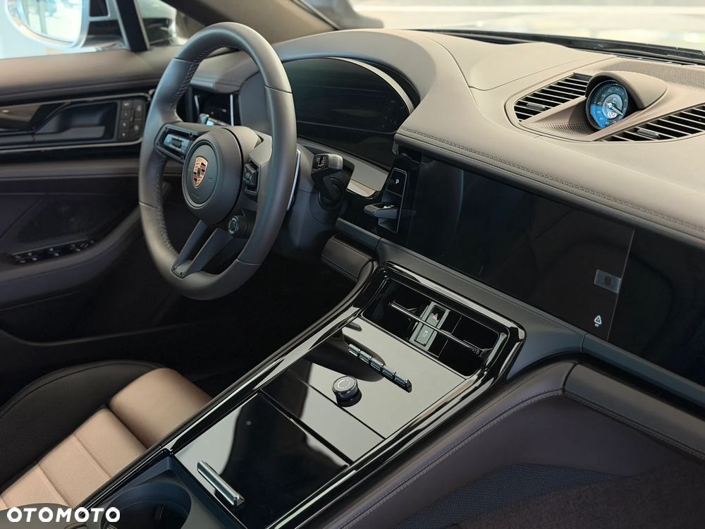 Porsche Panamera 4 E-Hybrid PHEV - 27