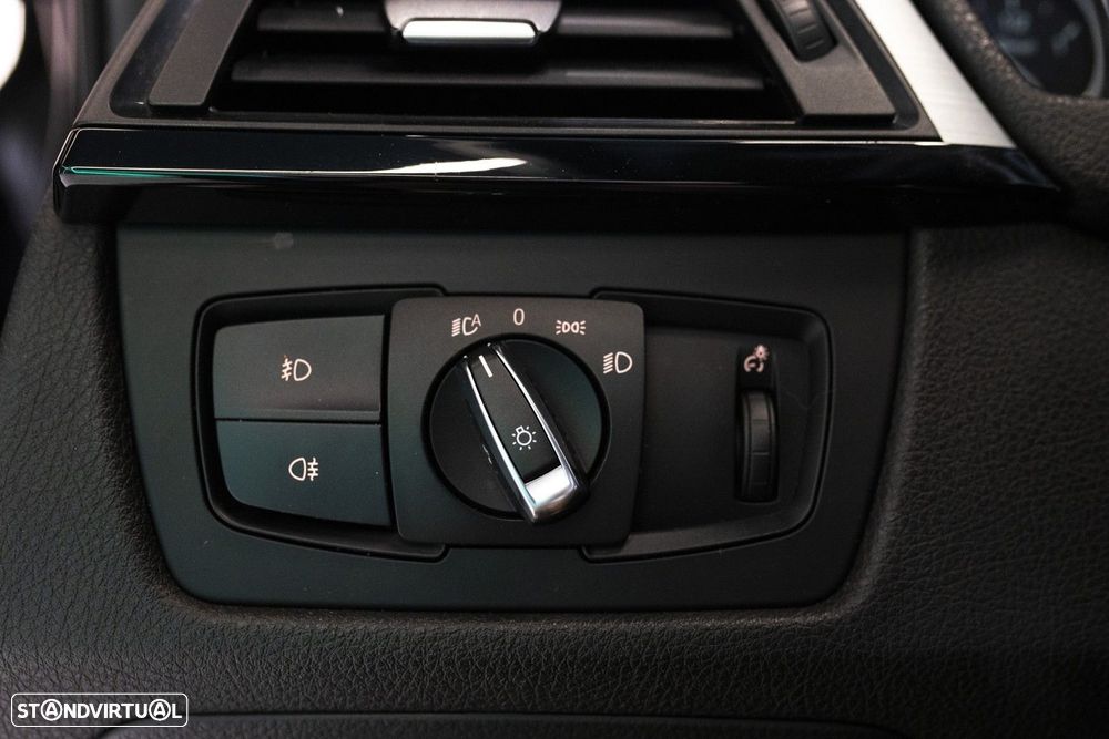 BMW 320 d Auto Pack M - 38