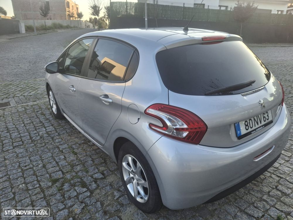 Peugeot 208 - 11