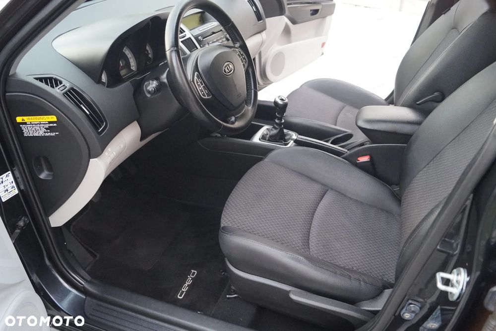 Kia Ceed - 23