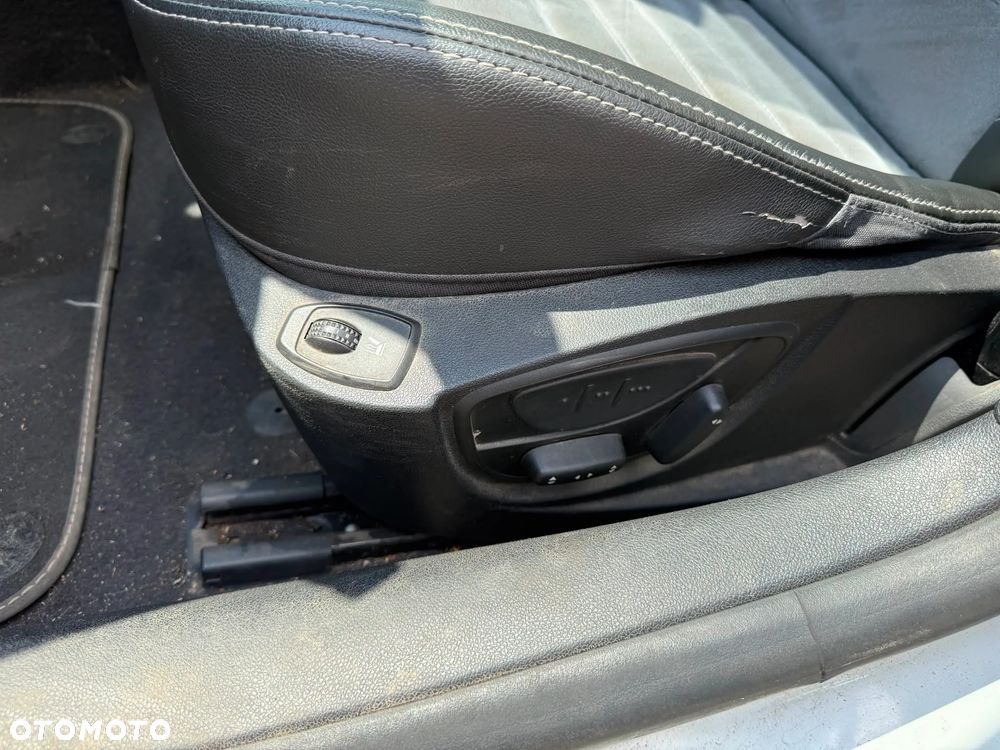 Renault Laguna dCi 150 FAP Start-Stop Dynamique - 17