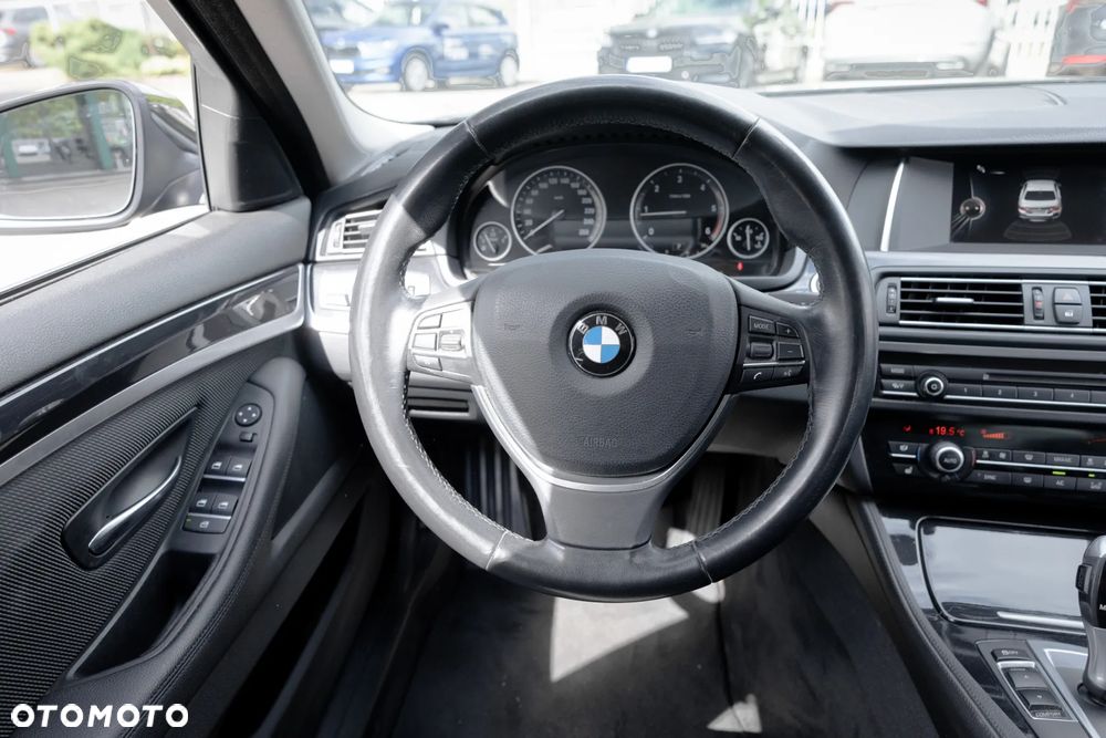 BMW Seria 5 518d - 11