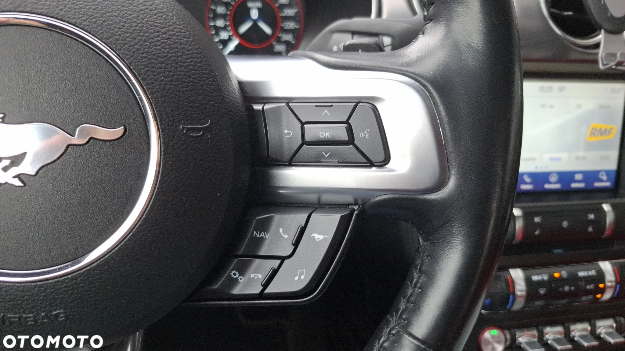 Ford Mustang 5.0 V8 GT - 29
