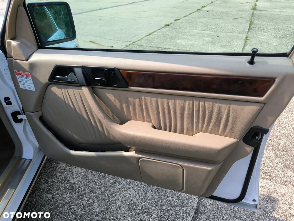 Mercedes-Benz Klasa E 420 - 23