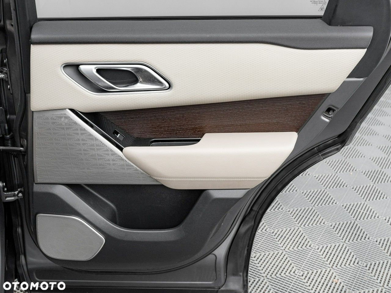 Land Rover Range Rover Velar 3.0 SD6 R-Dynamic S - 28
