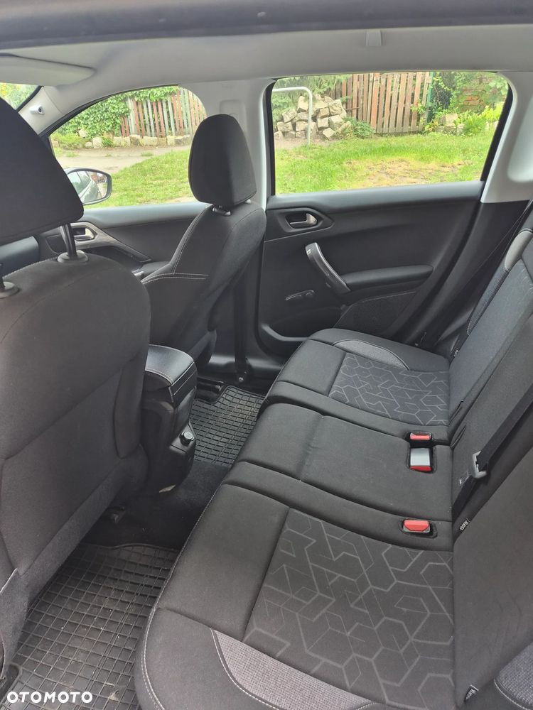 Peugeot 2008 1.2 Pure Tech Active - 12