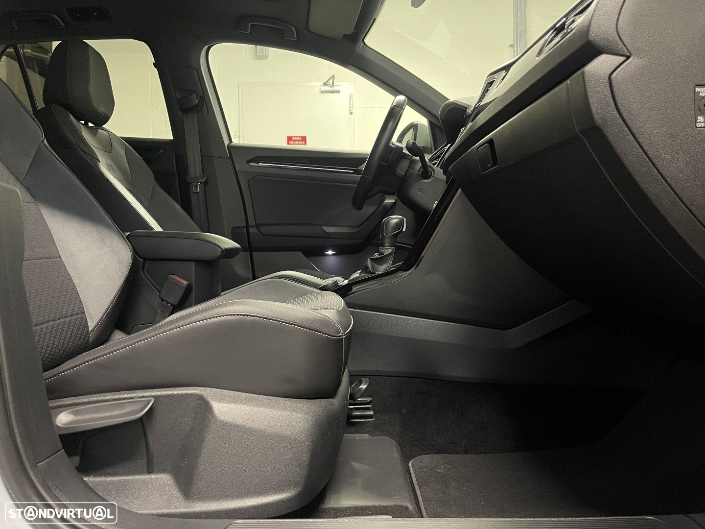 VW T-Roc 2.0 TSI 4M R DSG - 54