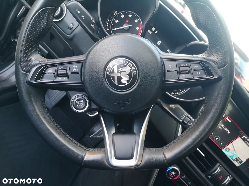 Alfa Romeo Giulia 2.0 Turbo 16V AT8-Q4 Ti - 15