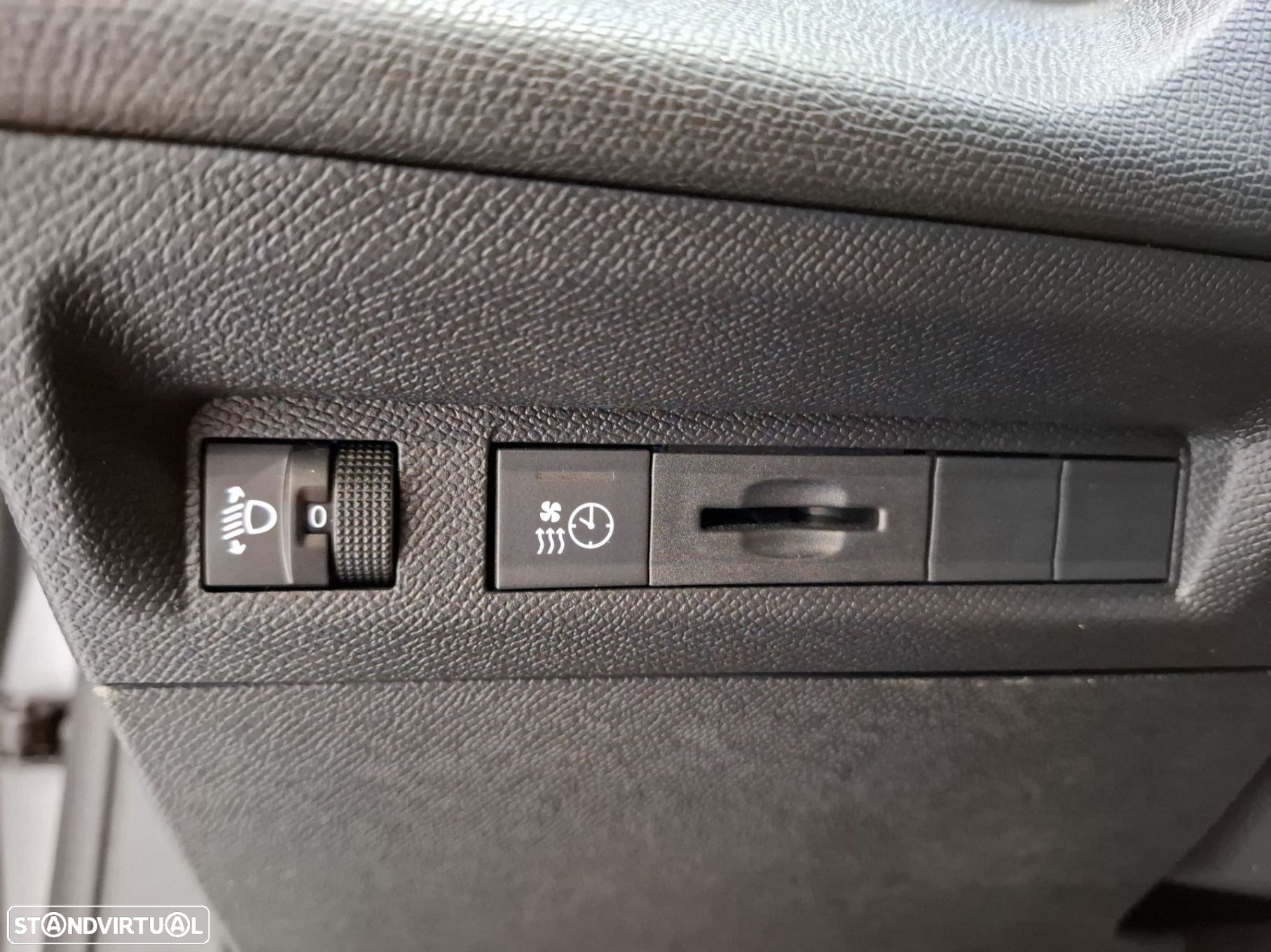 Peugeot e-308 54 kWh Allure - 21