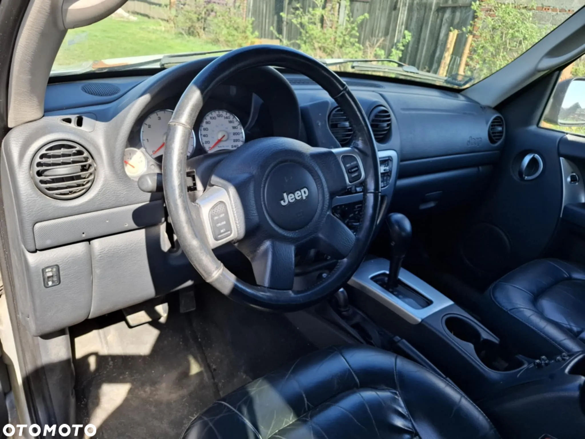 Jeep Cherokee 3.7L Limited - 6