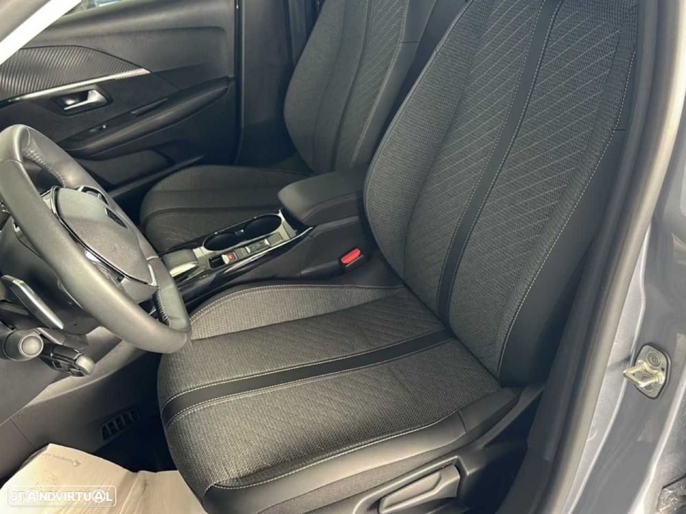 Peugeot 208 1.2 Hybrid Allure e-DCS6 - 11