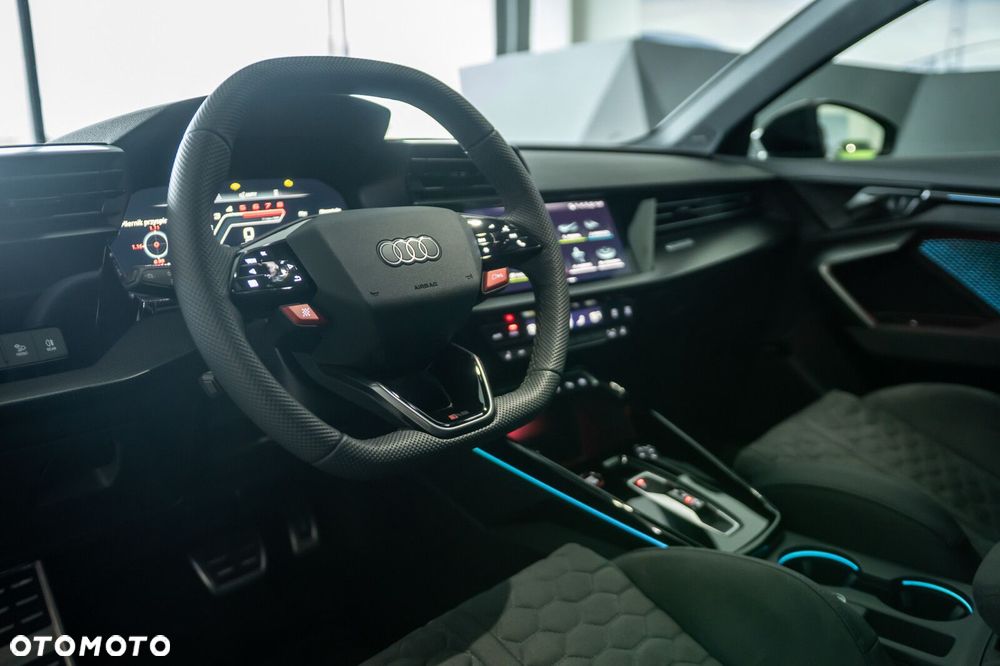 Audi RS3 Limousine - 12
