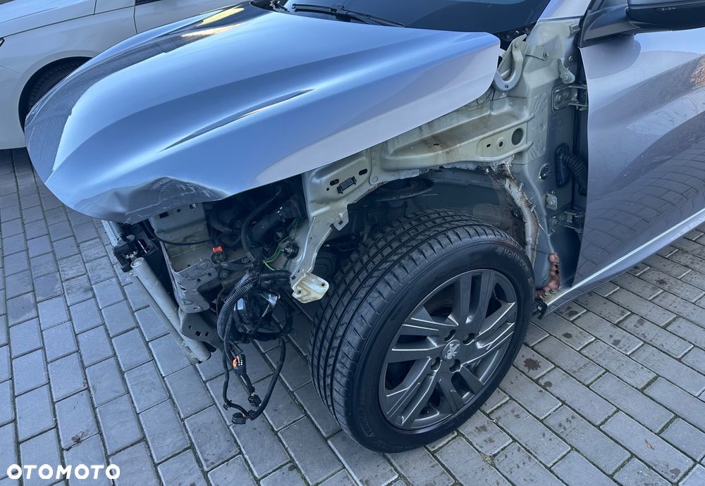 Peugeot 208 PureTech 100 Active Pack - 16