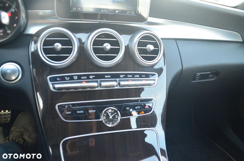 Mercedes-Benz Klasa C 200 4Matic 7G-TRONIC AMG Line - 21