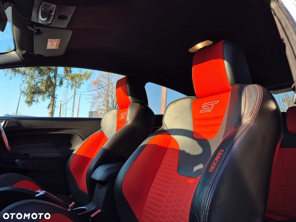 Ford Fiesta 1.6 EcoBoost mit Leder-Sport-Paket ST - 17