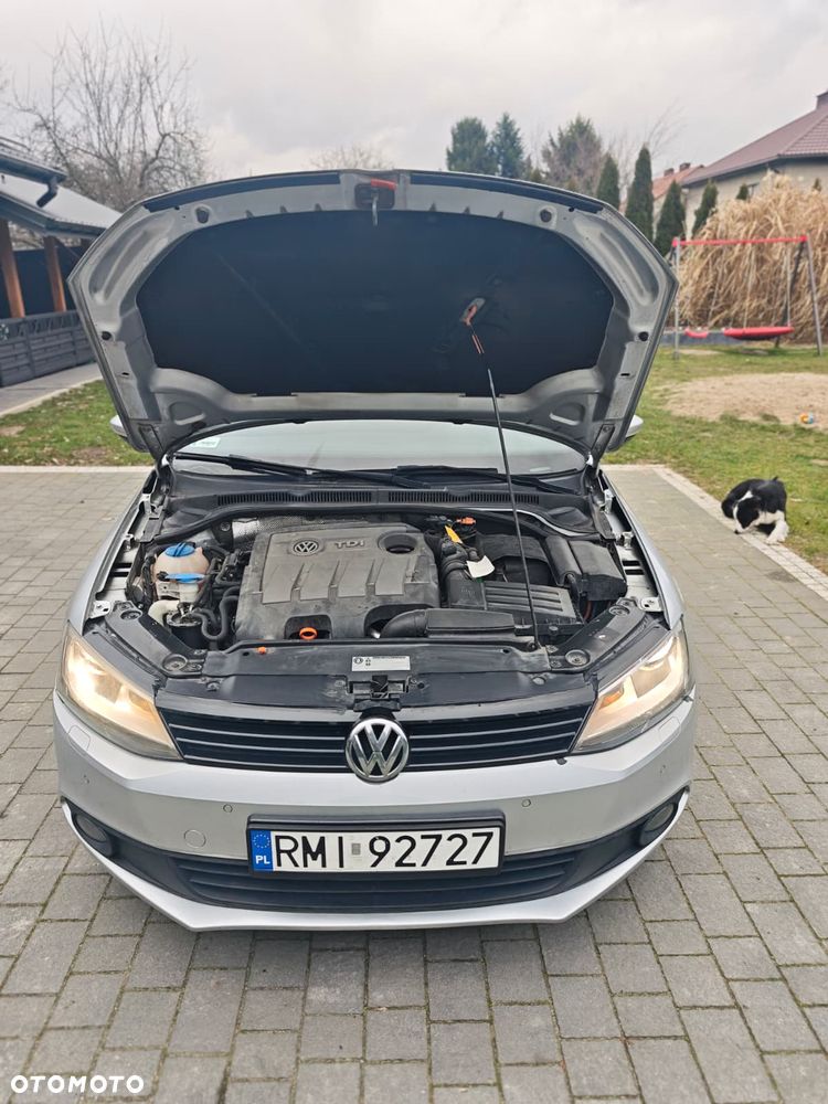 Volkswagen Jetta 1.6 TDI Trendline - 14