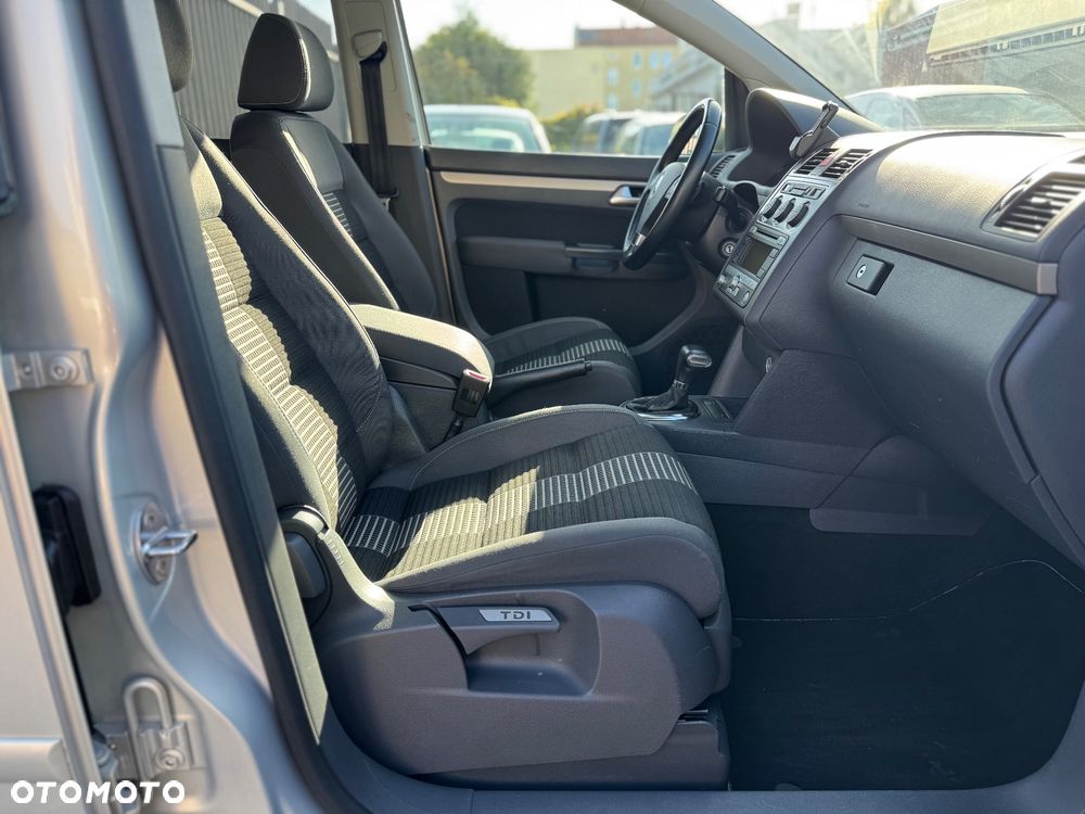 Volkswagen Touran - 19