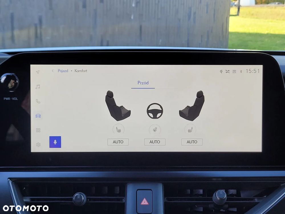 Lexus UX 300h F Sport Design - 22