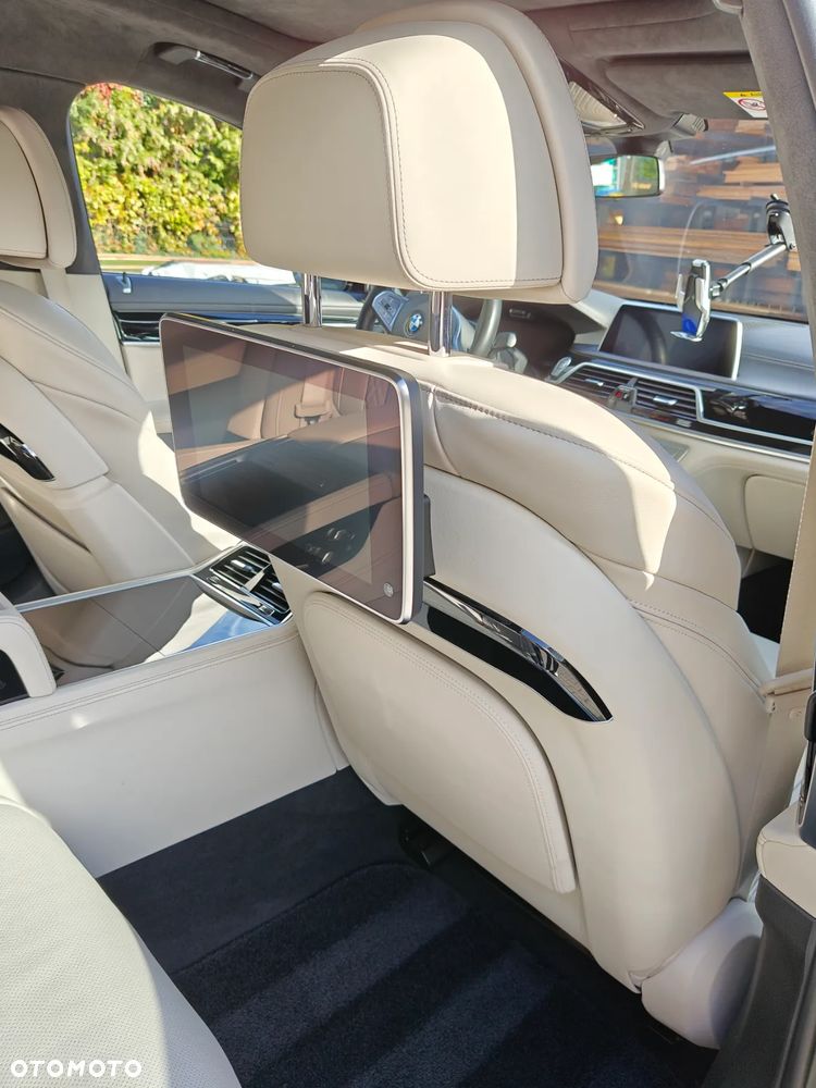 BMW Seria 7 M760Li xDrive - 26