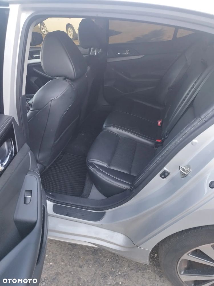 Nissan Maxima - 5