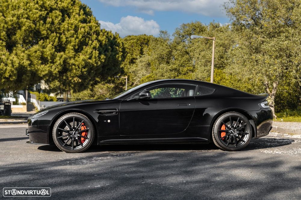 Aston Martin Vantage Coupe - 3