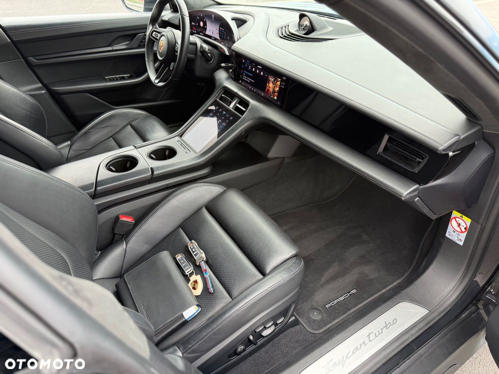 Porsche Taycan Turbo - 24