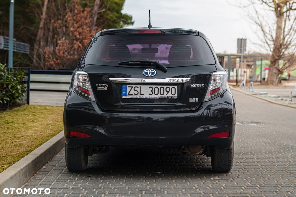 Toyota Yaris Hybrid 100 Life - 4