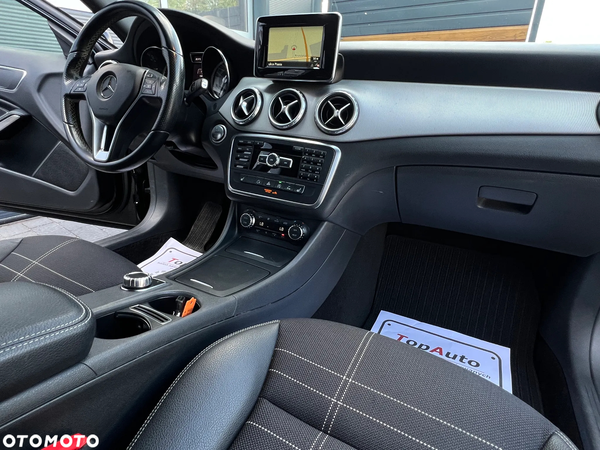 Mercedes-Benz GLA 250 7G-DCT - 17