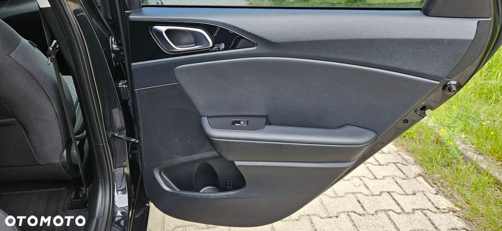 Kia Ceed - 31