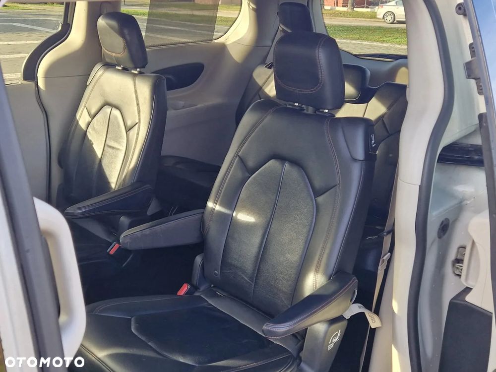 Chrysler Pacifica - 9