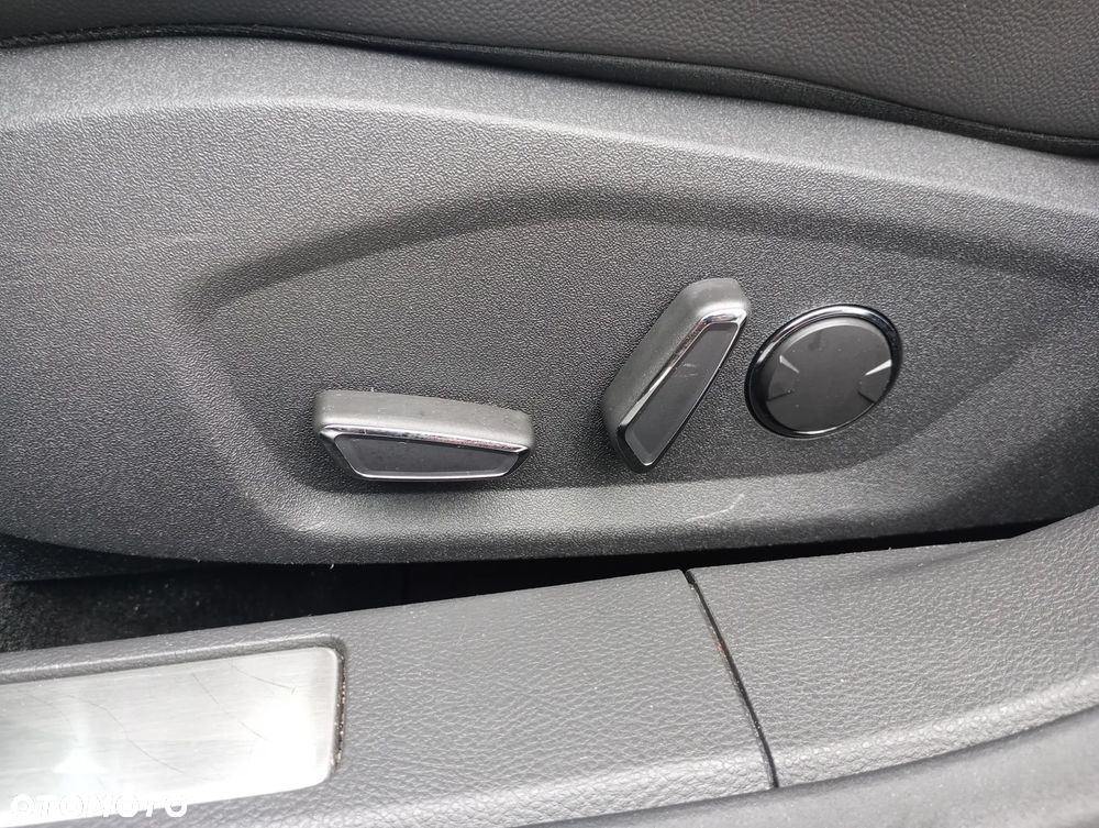 Ford Mondeo 2.0 TDCi Titanium PowerShift - 26