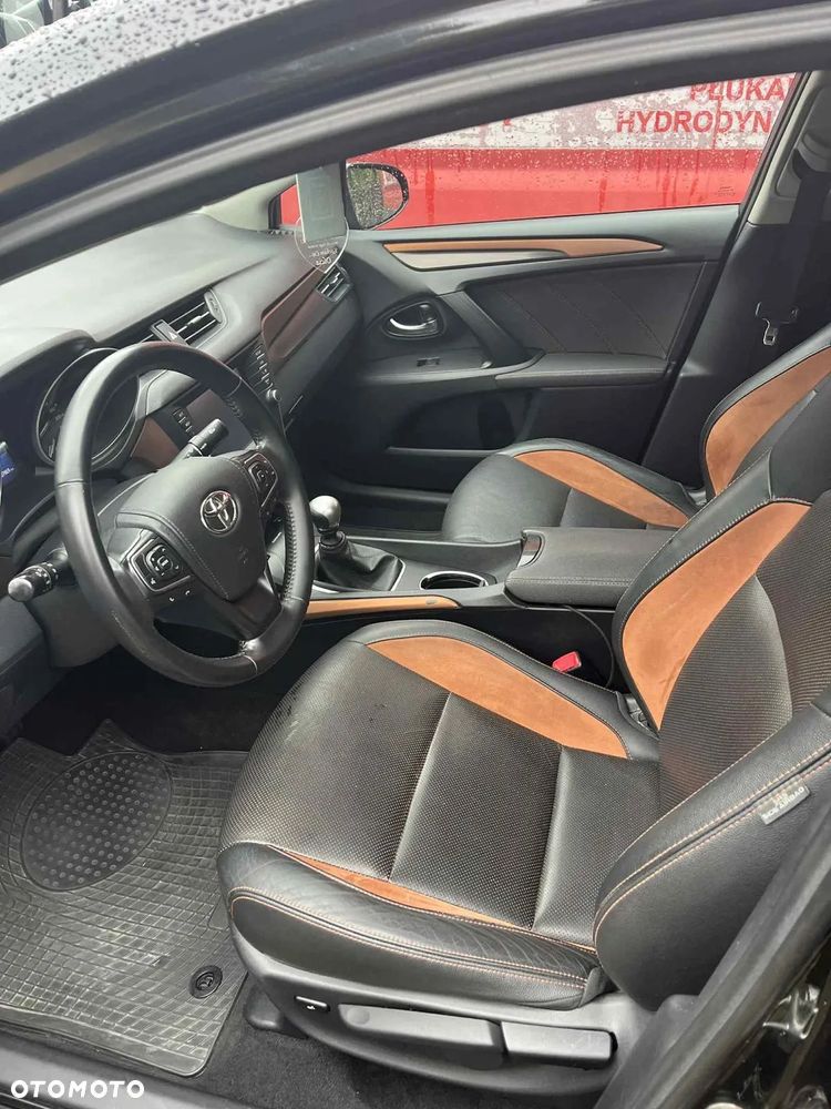 Toyota Avensis 2.0 D-4D Premium - 5