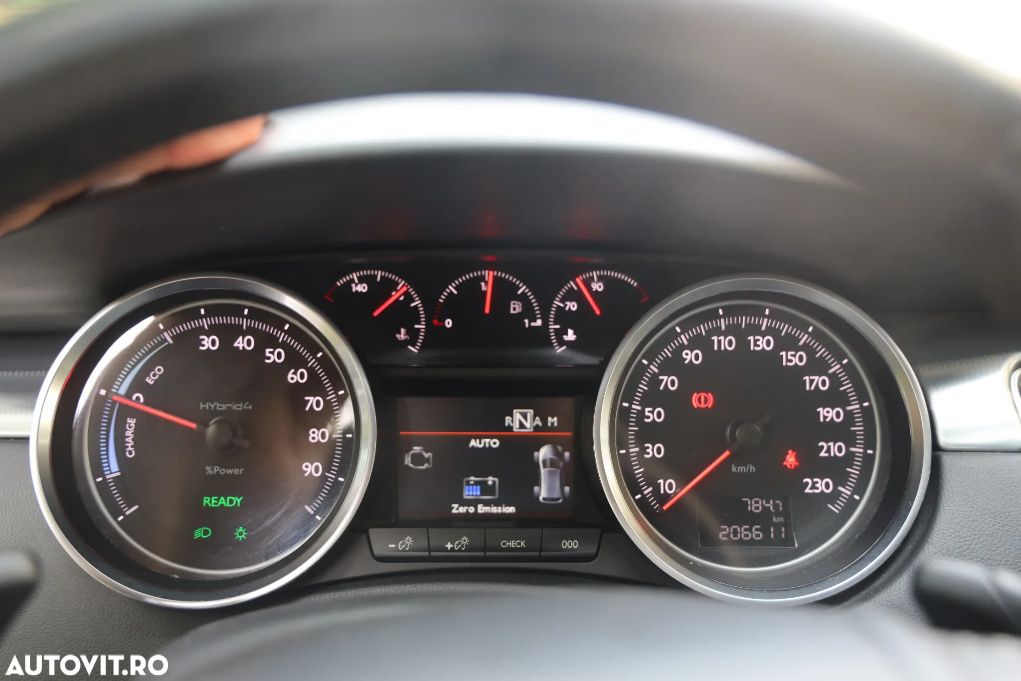 Peugeot 508 RXH Hybrid4 - 12
