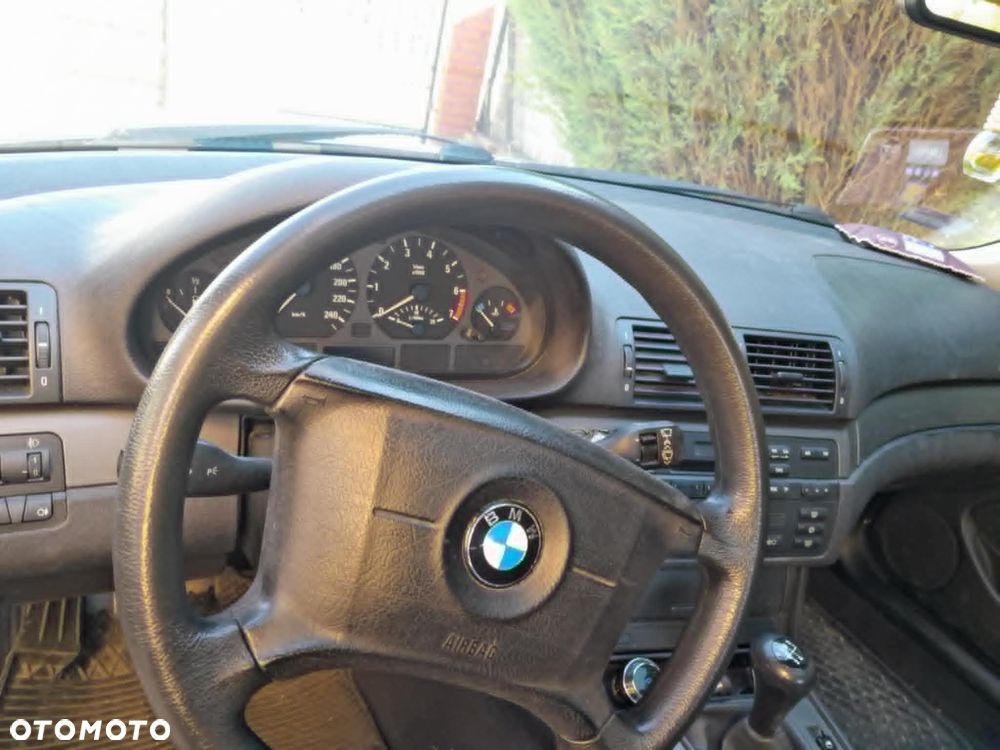 BMW Seria 3 318i - 4