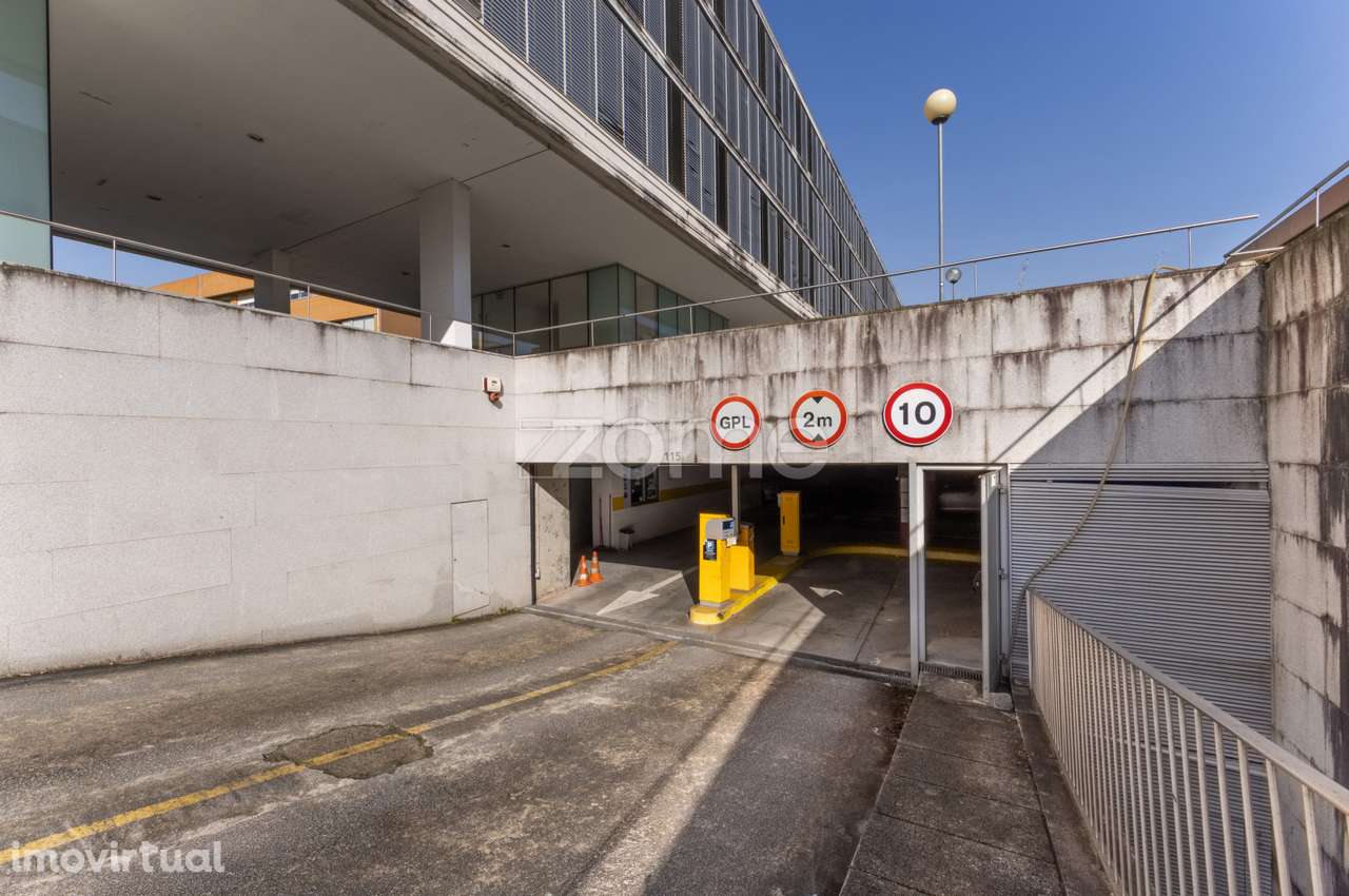 Parque de Estacionamento com 100 Frações Autónomas, São Mamede Infe... - Grande imagem: 5/25