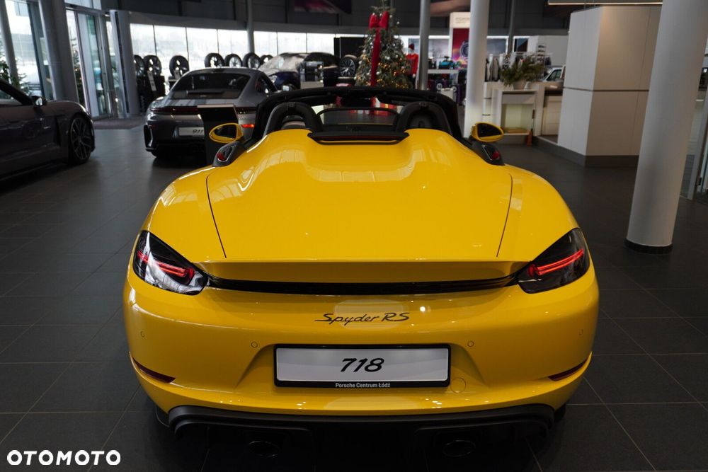 Porsche 718 Spyder - 10