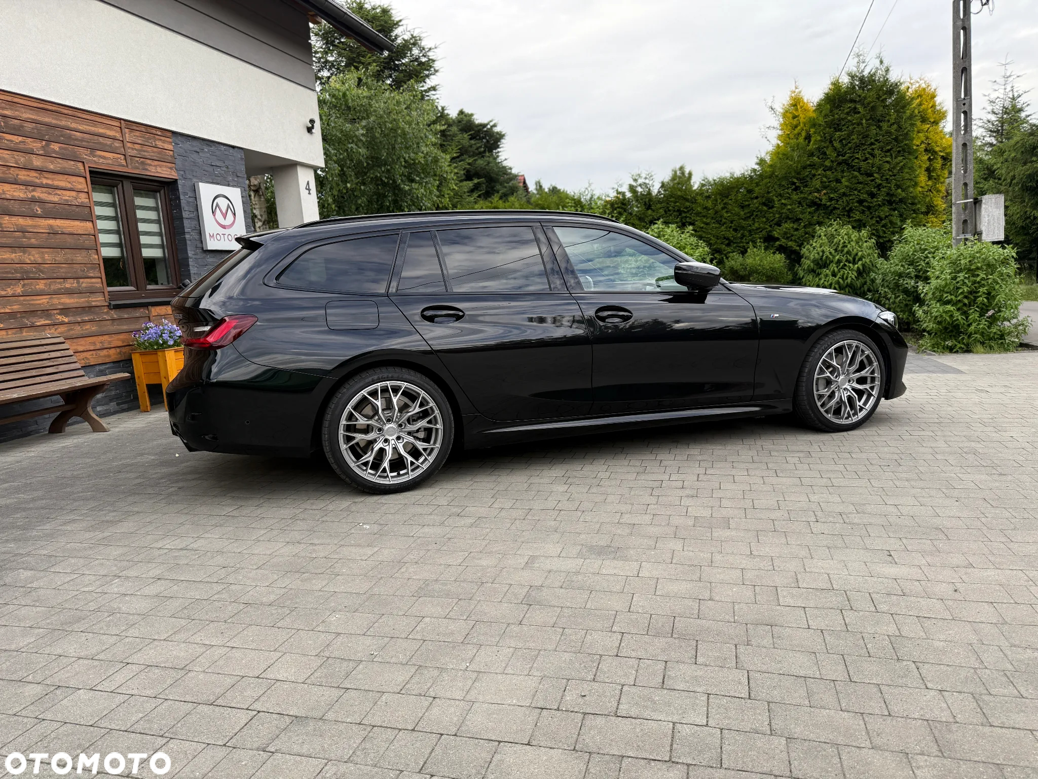 BMW Seria 3 330i Touring xDrive - 9