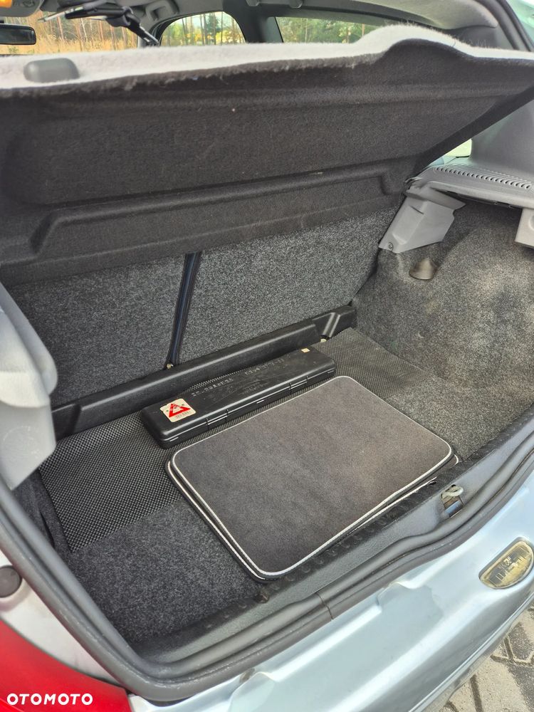 Renault Clio 2.0 16V Sport - 11