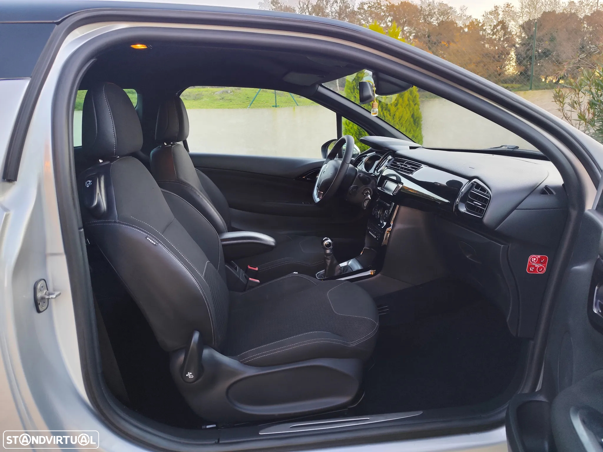 Citroën DS3 1.6 HDi Airdream So Chic - 10