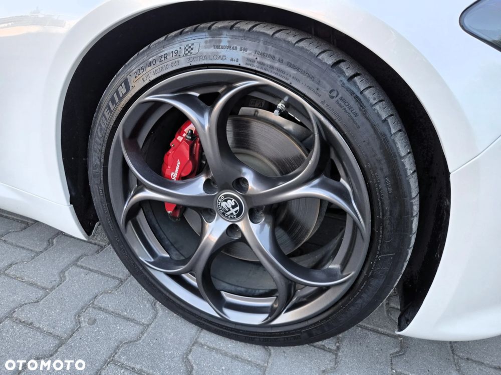 Alfa Romeo Giulia 2.0 Turbo 16V AT8 Veloce Ti - 18
