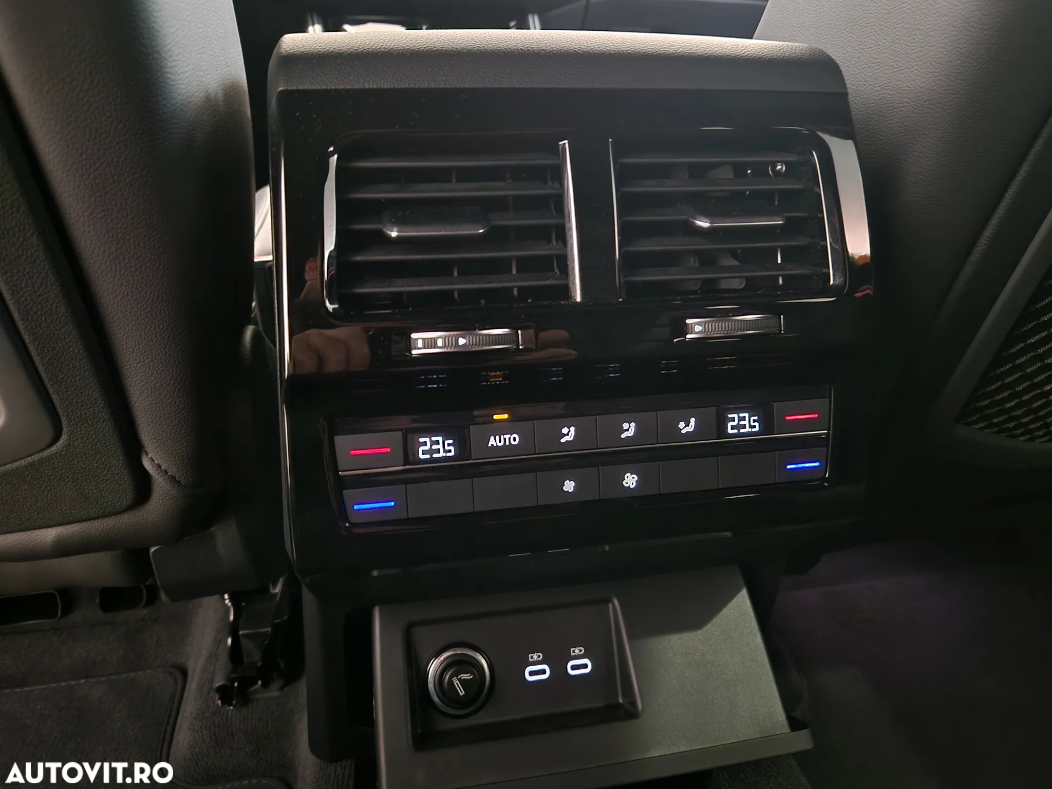 Volkswagen Touareg V6 TDI 4MOTION Elegance - 30