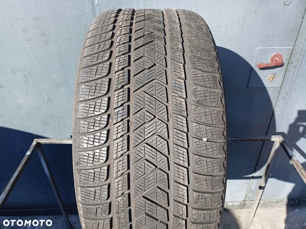 285/45R19 Pirelli Scorpion Winter opona pojedynka zima 6,8mm - 1