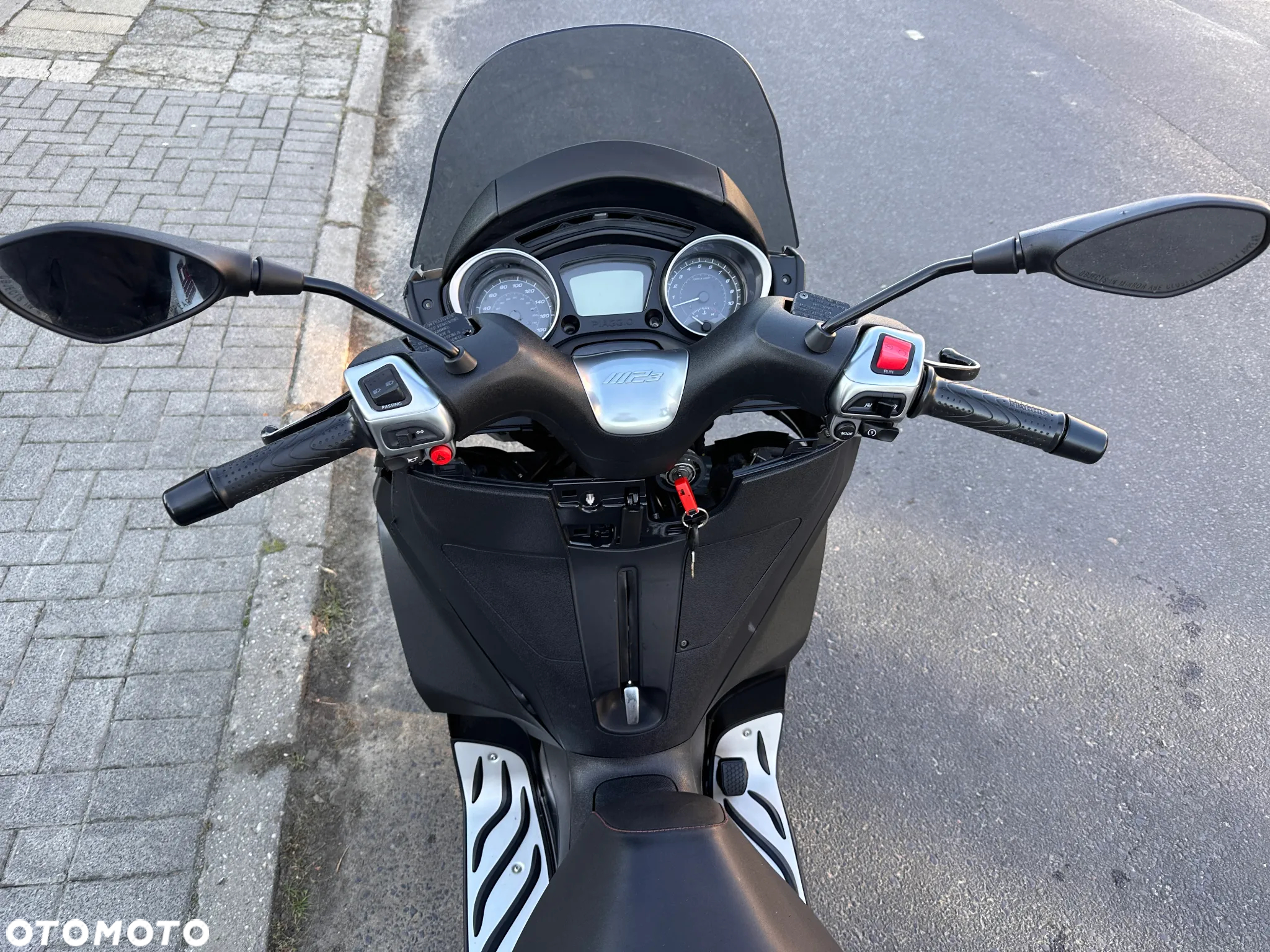 Piaggio MP-3 - 8