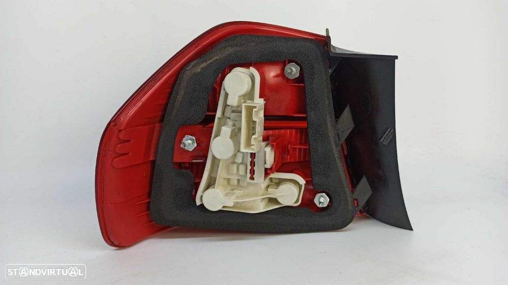 FAROLIM TRASEIRO DIREITO BMW SERIE 3 BERLINA (E90) 318D - 8