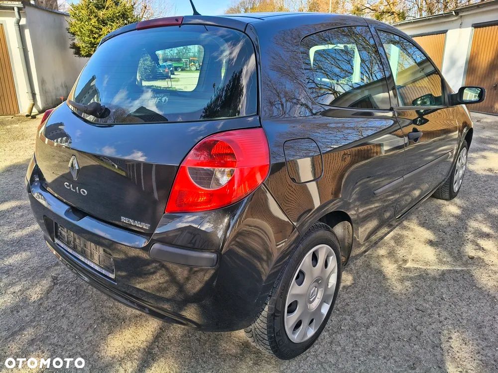 Renault Clio 1.2 16V Authentique - 11