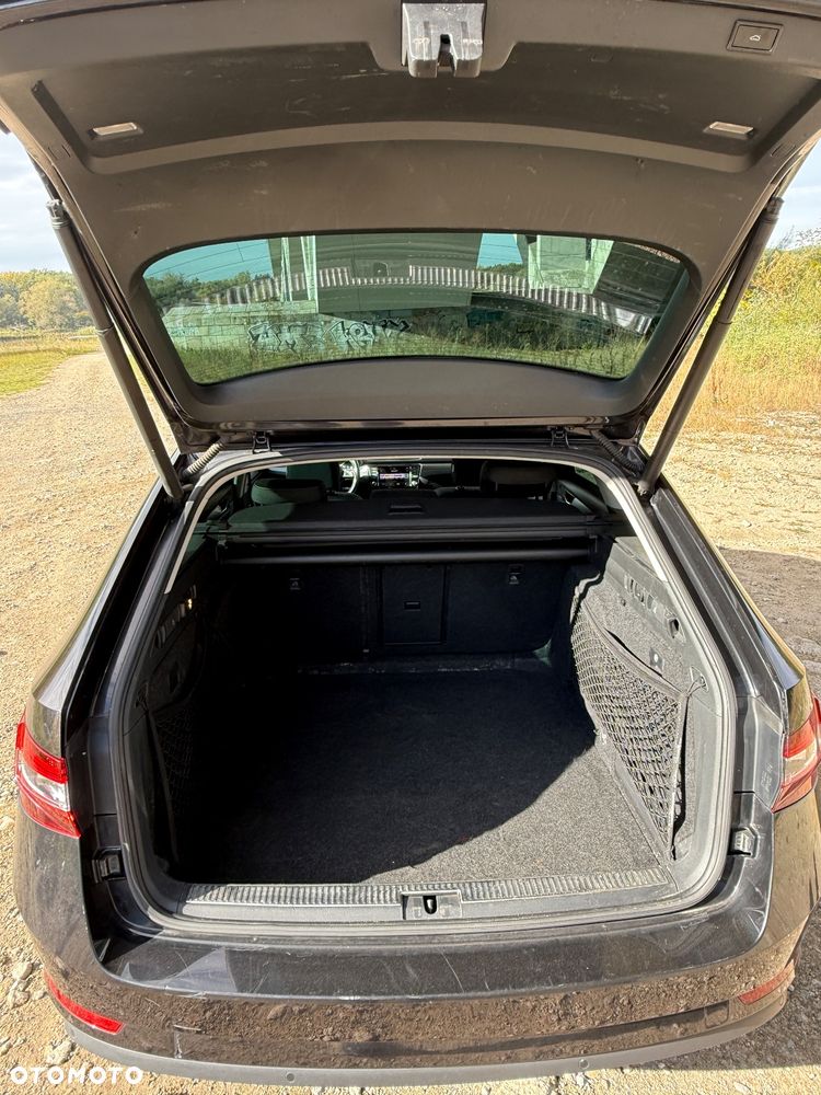 Skoda Superb 2.0 TDI DSG Premium Edition - 9