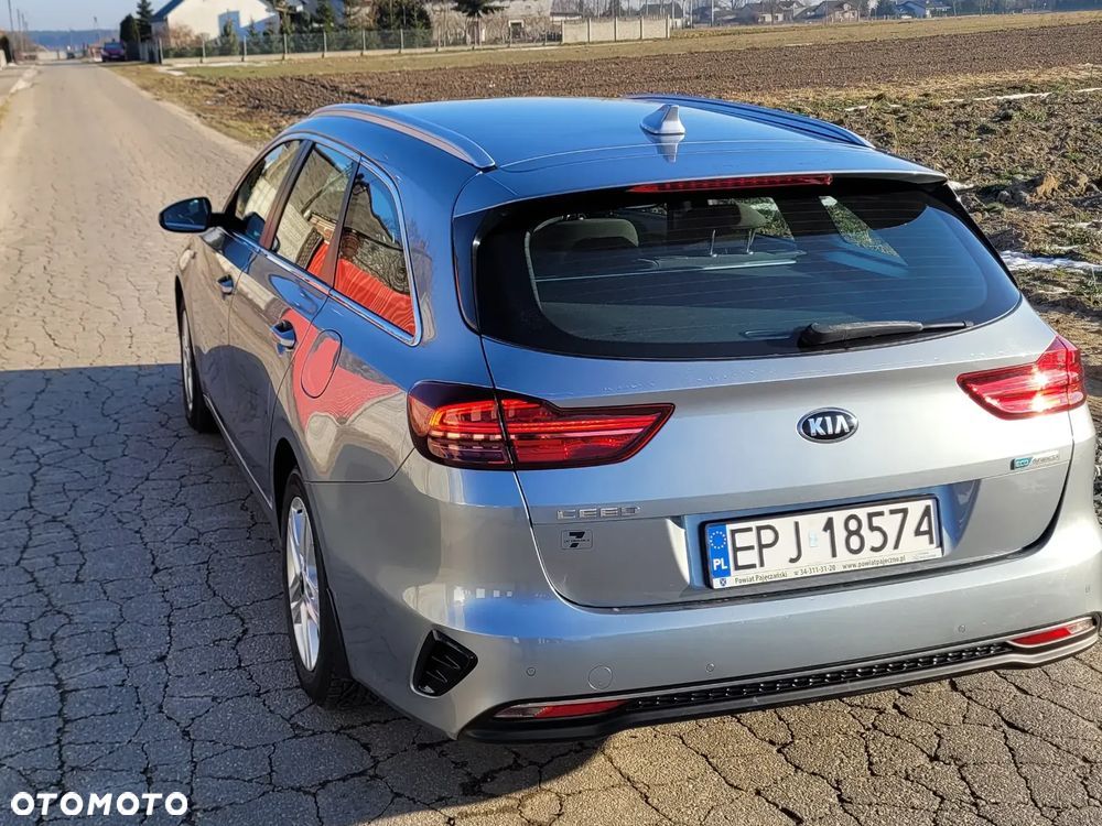 Kia Ceed 1.6 CRDi mHEV M - 4