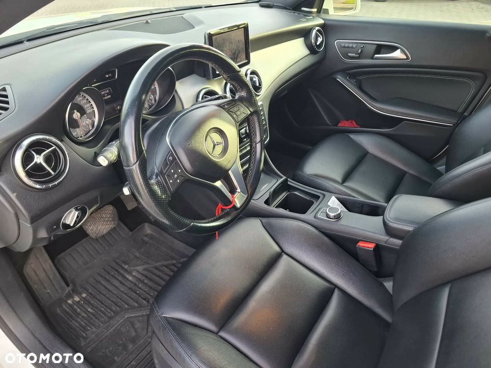 Mercedes-Benz CLA 250 4-Matic - 5