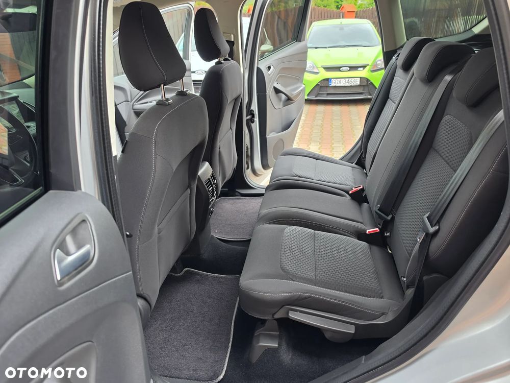 Ford Kuga 2.0 TDCi 2x4 Titanium - 16
