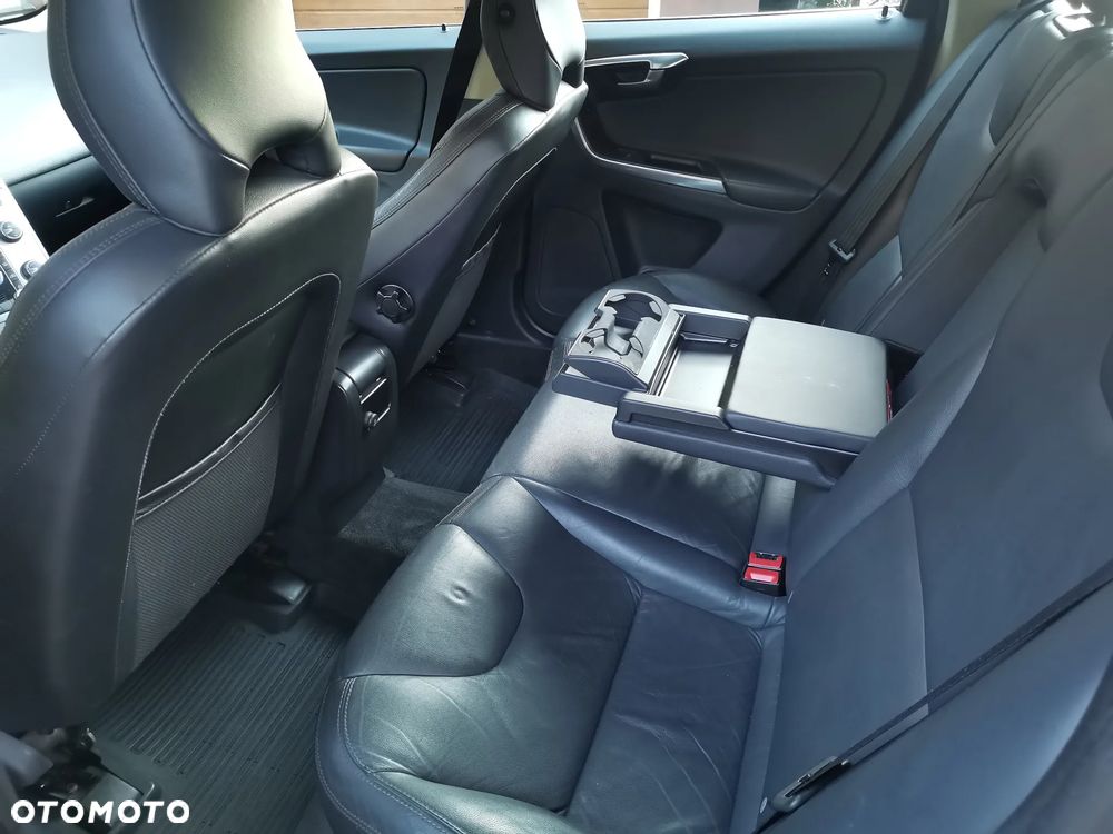 Volvo XC 60 D5 AWD Base - 8